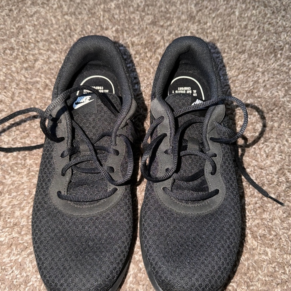 Black Nike Tanjun Sustainable Sneakers